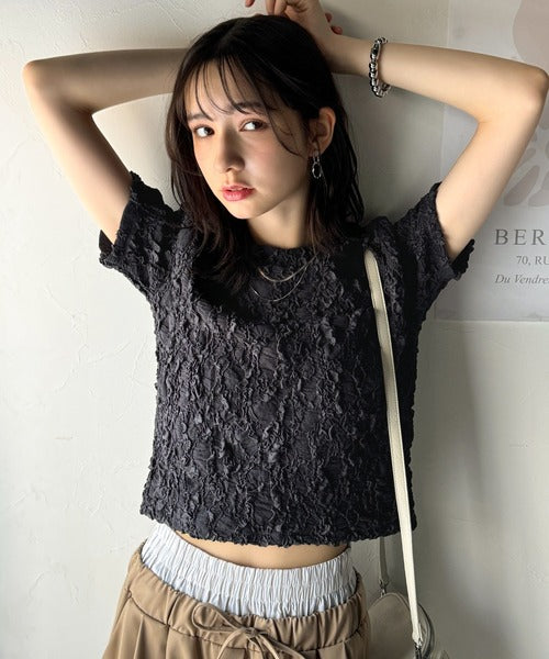 華やかな高級感を演出する。カットジャガード短丈Tシャツ（半袖） ce1050273