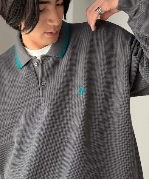 《JaVaジャバコラボ》ベーシック以上、主張しすぎない存在感。胸刺繍入り襟ライン配色ニットポロシャツ（長袖） jo1250008