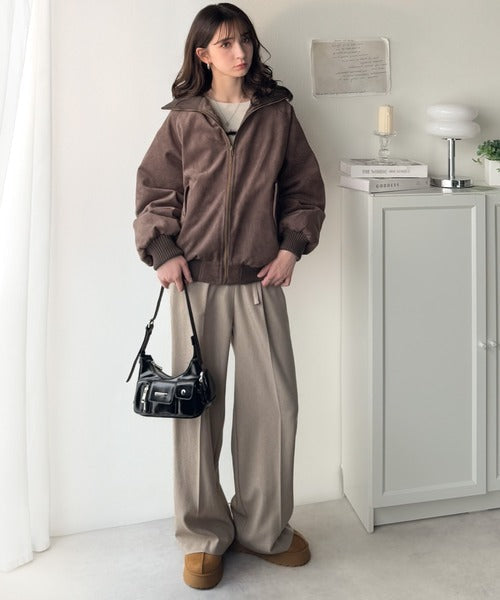 《JaVaジャバコラボ》甘辛バランスで“大人可愛い”を格上げ。リブタートル オーバーサイズスウェードブルゾン jv1240099