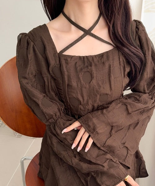 【mily bilet】立体感が大人可愛くて、一枚で華やぐ。ぽこぽこペプラムトップス mi1329131