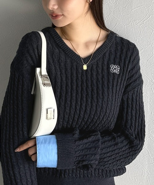 【mily bilet】一枚着るだけで、重ね着風。シャツレイヤード風ロゴ刺繍リブニットプルオーバー（長袖） mi1029172