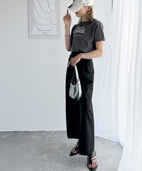 【sustaina+】シンプルなのに格上げ感抜群。オーガニックコットン100%前後2wayロゴ刺繍＆フロッキーTシャツ(半袖) ce1260399