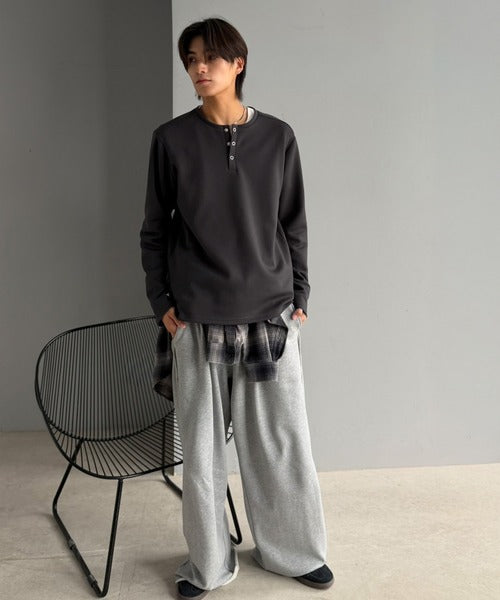 《Classical Origin》首元と袖口で魅せる、大人のゆるT。ダンボール素材ドット釦ヘンリーネックTシャツ（長袖） co1010058