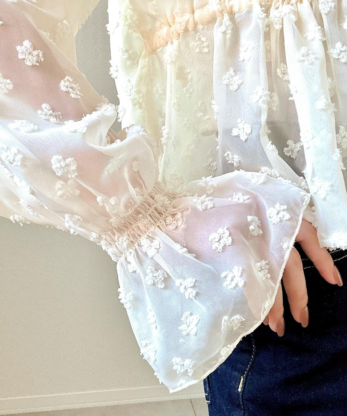 【mily bilet】透け感シフォンでつくる、大人の可憐スタイル。花柄シフォンカーデブラウス（長袖） mi1019105