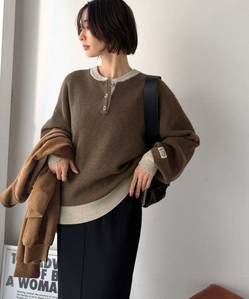 《JaVaジャバコラボ》ふっくら、袖たっぽり。ワッフル編みヘンリーネックオーバーサイズ配色ニット jv1350022
