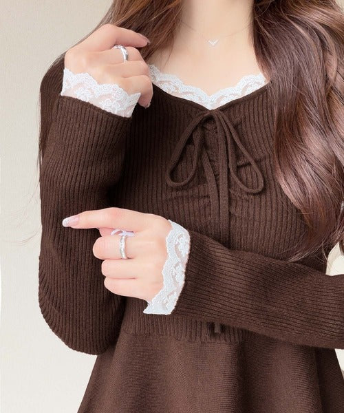 【mily bilet】甘さをひとさじ、華やぐ大人ガーリー。レースレイヤード風ギャザーリボンペプラムニット（長袖） mi1359060