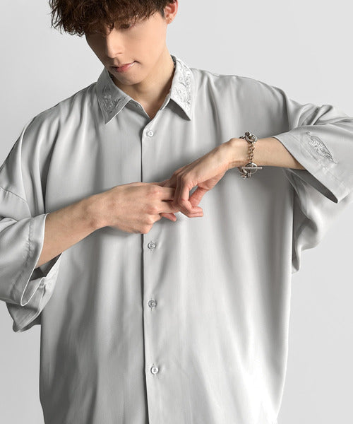 「雰囲気アガる。」衿刺繍ドレープドルマンシャツ／Embroidered Collar Draped Dolman Shirt co1010004