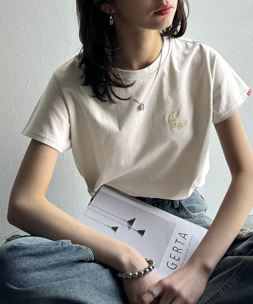 【sustaina+】オーガニックコットン100%。胸元ラメ糸ワンポイント刺繍 無地＆ボーダー柄Tシャツ（半袖） ce1260397