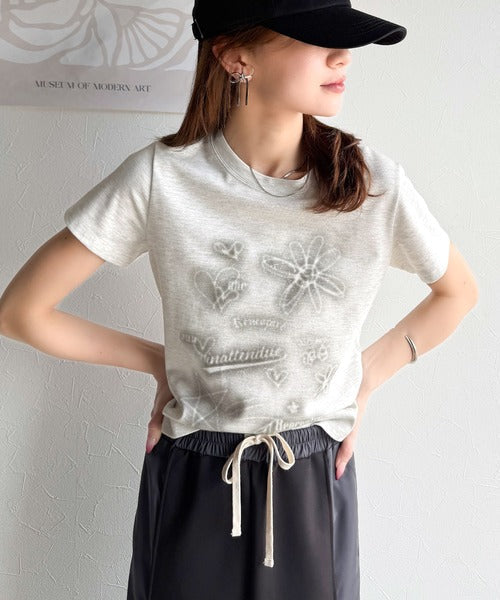 【mily bilet】大人可愛い最旬プリント柄。スプレーライクプリントコンパクトTシャツ（半袖） mi1329024