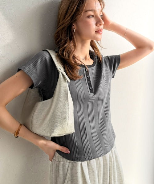 【mily bilet】洗練配色でクラスアップ。オーガニックコットンランダムテレコロゴ刺繍ヘンリーネックトップス mi1269014