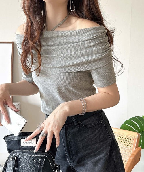 視線を奪う、美デコルテ。華奢見えを叶える、絶妙ドレープが◎ タイ付き五分袖オフショルトップス ce1240086
