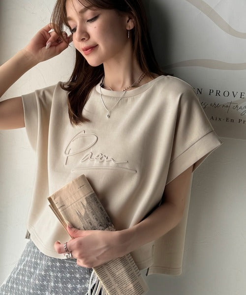 《JaVaジャバコラボ》上品な大人の抜け感。フロントPAEANエンボス加工半袖Tシャツ（ロゴ） jv1260427