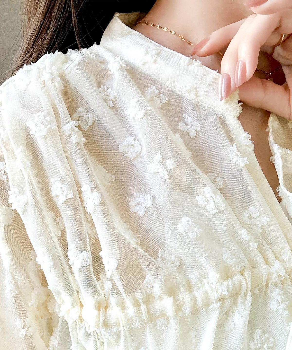 【mily bilet】透け感シフォンでつくる、大人の可憐スタイル。花柄シフォンカーデブラウス（長袖） mi1019105