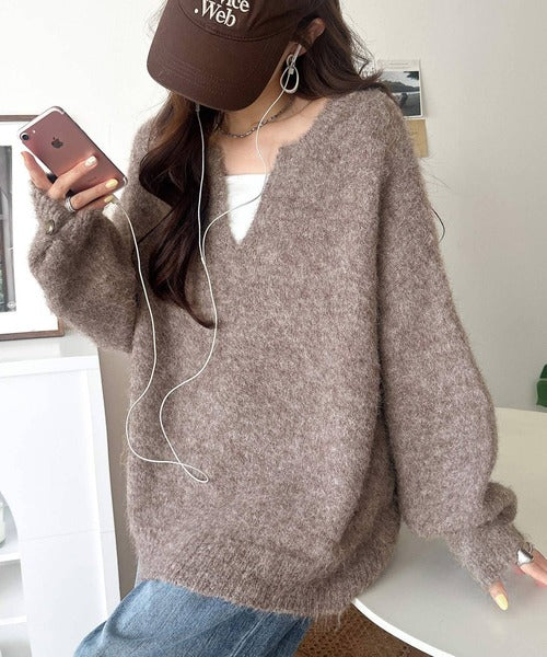 ゆったりふんわり♪シャギーで華やぐ旬顔へ。袖ボタン付きキーネックニット ce1410015
