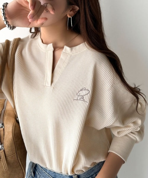 洒落感アップのこなれT。胸刺繍ワッフルオーバーサイズキーネックロンT（長袖） ce1260496