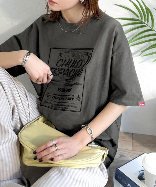 《JaVaジャバコラボ》シンプル派にも推したい！綿100％グラフィック刺繍Tシャツ（半袖） jv1050356