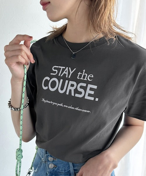 【sustaina+】シンプルなのに格上げ感抜群。オーガニックコットン100%前後2wayロゴ刺繍＆フロッキーTシャツ(半袖) ce1260399