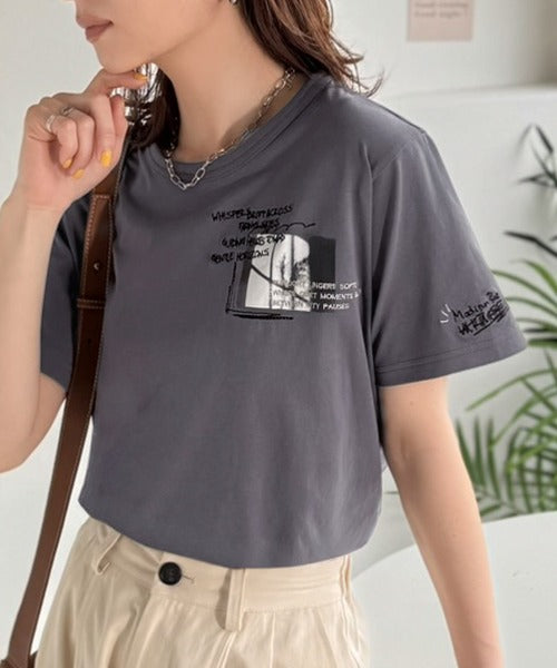 ラフでも品格、シンプルでも存在感。オーガニックコットン混 綿100％ グラフィック飛び刺繍フォトTシャツ（半袖） ce1260537