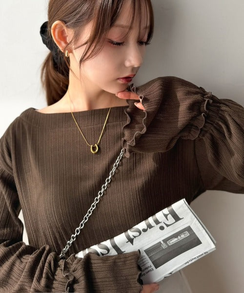 手元に余韻を残す、大人フェミニンな甘さ。キャンディースリーブランダムテレコリブトップス（長袖） ce1010669