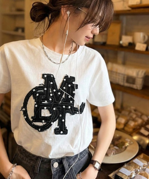 【mily bilet】遊び心を忍ばせておしゃれを一新。デニムフリンジワッペン使いTシャツ mi1329037