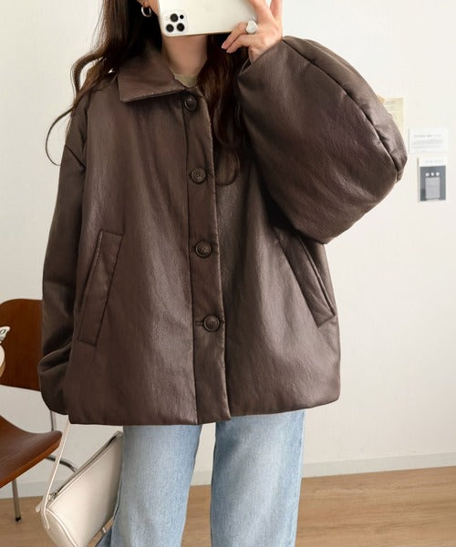 レザーって、こんなに可愛く着られる！大人可愛い丸みシルエット♪フェイクレザー中綿入りステンカラーショートジャケット ce1070253