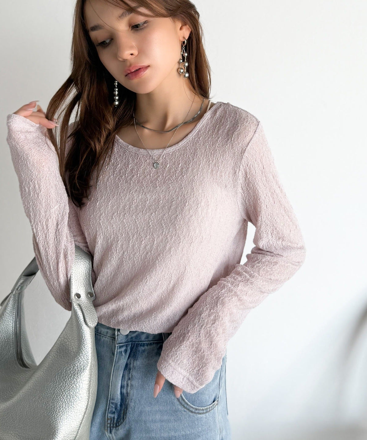 ほどよい透け感が大人上品。総柄シアーレーストップス(長袖) ce1010488