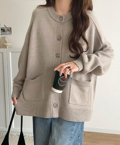 絶妙なすっきりシルエットで、華奢感がかなう。エポレットスリーブボーダーニットカーディガン ce1020300