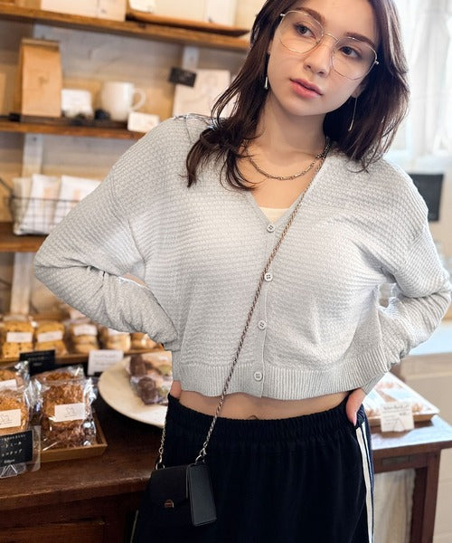 【mily bilet】抜け感とキラ感、どっちも欲張るのが正解◎箔プリントメッシュショート丈Vネックカーディガン(長袖) mi1259016