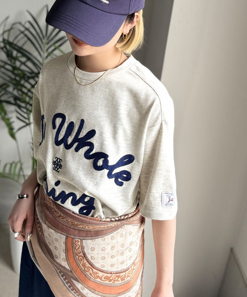 《JaVaジャバコラボ》“トレンドを纏う”コード刺繍ロゴ半袖Tシャツ(オーバーサイズ) jv1329032