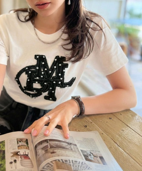 【mily bilet】遊び心を忍ばせておしゃれを一新。デニムフリンジワッペン使いTシャツ mi1329037