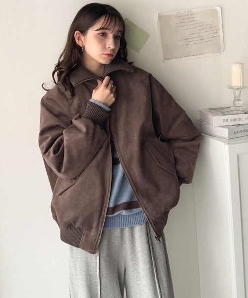 《JaVaジャバコラボ》甘辛バランスで“大人可愛い”を格上げ。リブタートル オーバーサイズスウェードブルゾン jv1240099