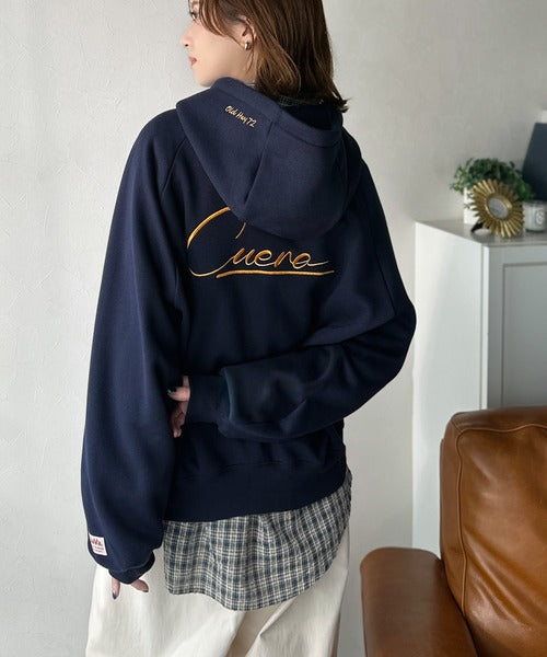 《JaVaジャバコラボ》デイリーもお出かけも、ゆるっと可愛く決まる♪バック刺繍裏起毛パーカー(長袖) jv1330044