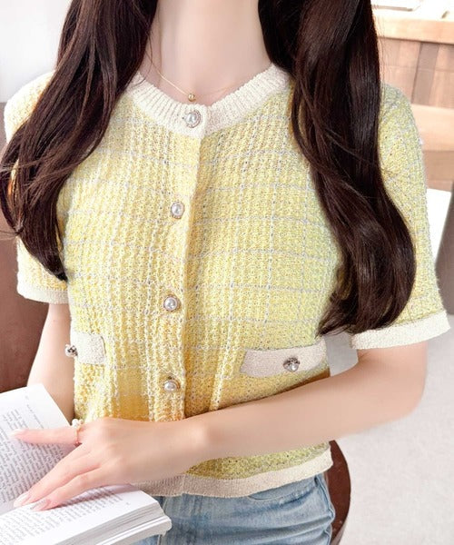 【mily bilet】さりげない華やぎで品よく可愛い♪パール釦ツイード編みロゴプレート付ニットカーディガン（半袖） mi1359057