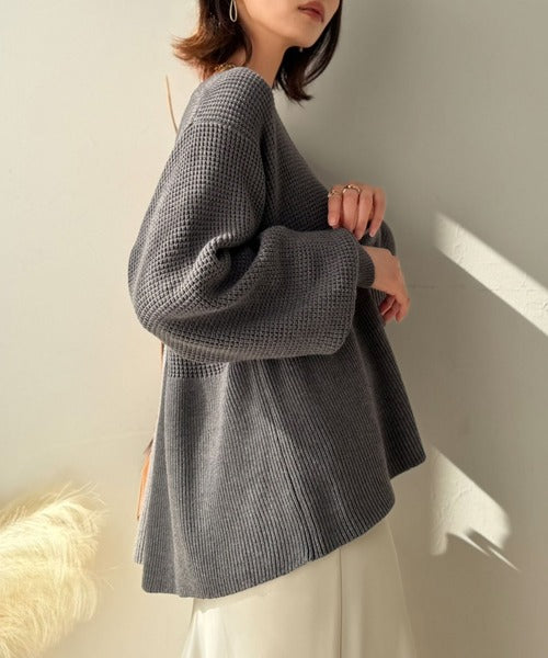 【Classical Evon】ペプラムで叶える、大人の華やぎ。ワッフル編み切り替えペプラムニットカーディガン（長袖） ev1420003