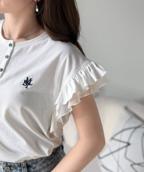 【mily bilet】ふわっと華やか、でも凛と。袖フリルコンパクトTシャツ mi1329092