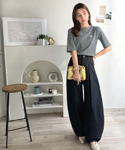 品よく、すっと、毎日に馴染む。オーガニックコットンランダムリブ胸元刺繍Tシャツ（半袖） ce1260538