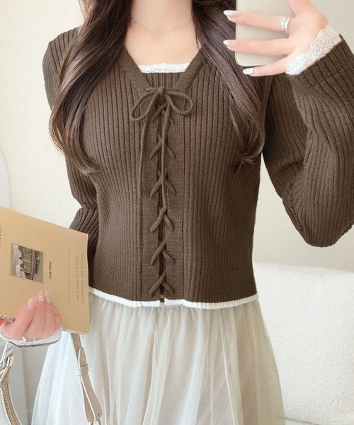 【mily bilet】レースアップで魅せる、大人フェミニン。袖レース使いリボンデザインリブニットプルオーバー mi1029158