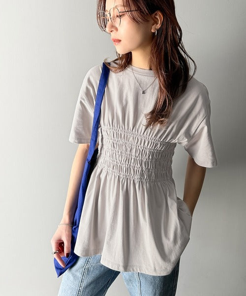ふわっと広がるAラインで魅せる。シャーリングデザインTシャツ（半袖） ce1050298