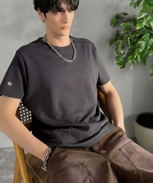 【接触冷感機能付き】肩切り替え袖刺繍ショート丈ダンボール素材Tシャツ／Shoulder Panel Cropped Double-Knit T-Shirt co1010055