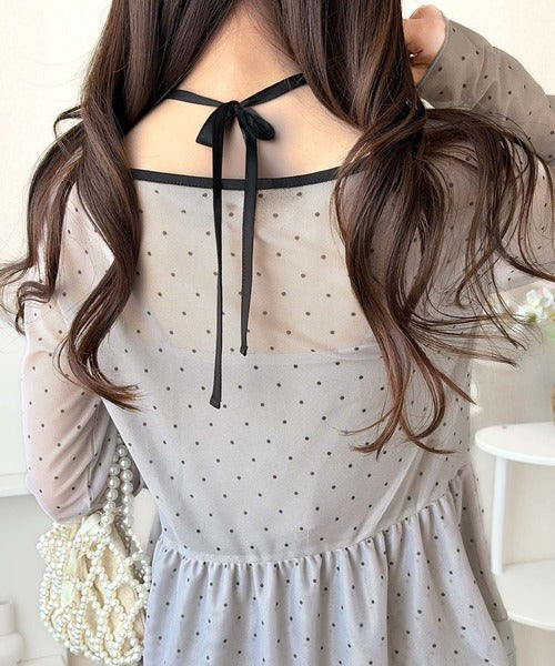 【mily bilet】フェミニンな裾フリルが目を惹く！袖ギャザーメッシュフリルシアートップス mi1269017