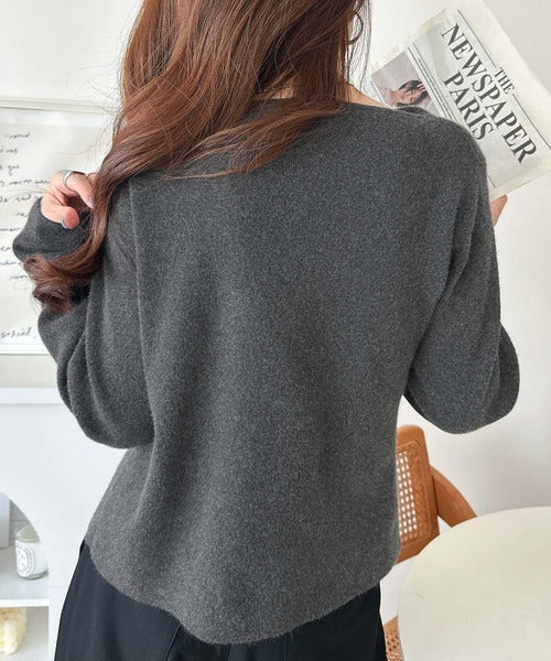 しなやかな落ち感、一枚で上品に印象付く。カシミヤタッチドレープニット(長袖) ce1420010
