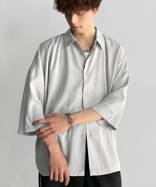 「雰囲気アガる。」衿刺繍ドレープドルマンシャツ／Embroidered Collar Draped Dolman Shirt co1010004