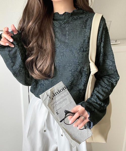 透け感で魅せる、秋の上品レイヤード。プチハイネック花柄レースメロウトップス（長袖） ce1010487