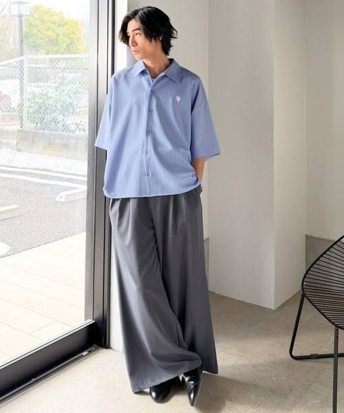 《JaVaジャバコラボ》羽織りとしても重宝する、汎用性の高さが魅力！刺繍入り ヘリンボーン織ストライプ柄 オーバーサイズ半袖シャツ jo1010044