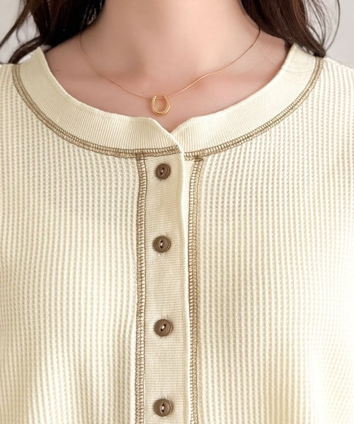《JaVaジャバコラボ》“お洒落感アップ”は配色でつくる。前後2wayヘンリーネック配色ステッチフレンチスリーブワッフルカットソー jv1260495