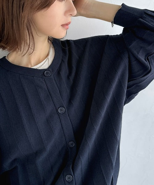 羽織るだけでサマになる、ゆるっと美シルエット。タック編みカーディガン（長袖） ce1260502