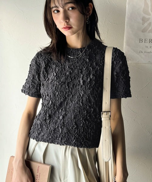 華やかな高級感を演出する。カットジャガード短丈Tシャツ（半袖） ce1050273