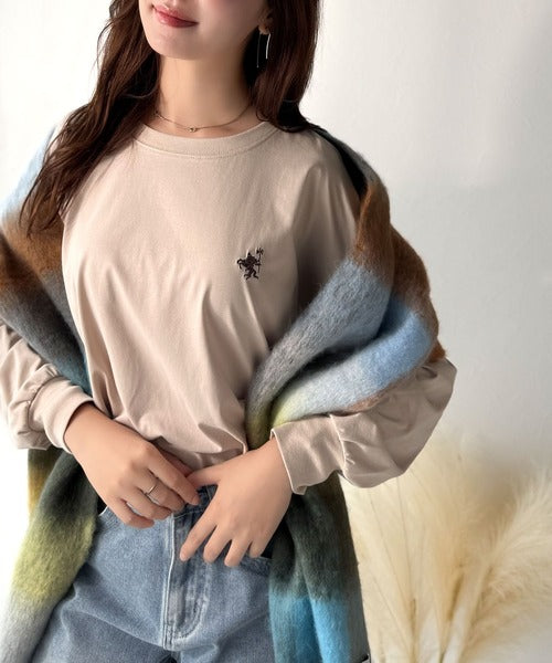 後ろ姿も、抜かりなく。胸刺繍 シルケット素材 ゆったりシルエット レイヤード バックヘンリー 長袖 ロンTEE ce1020307