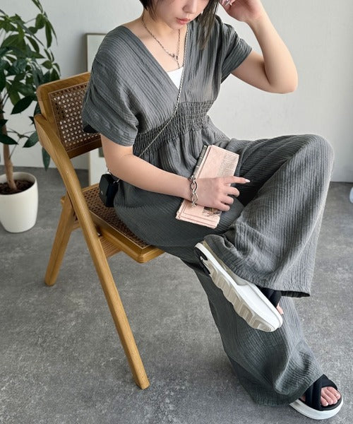 肌にふわり。大人の余裕をまとって、今日を心地よく。レースアップバックリボンオールインワン ce1070163