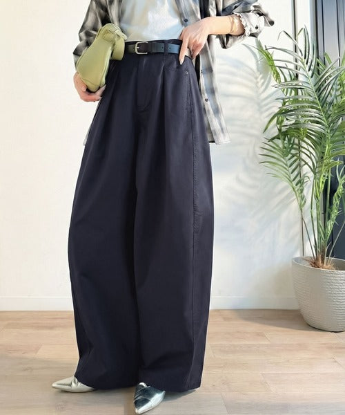 《JaVaジャバコラボ》 トレンド感たっぷりの最旬シルエット。タックバレルレッグパンツ jv1070220